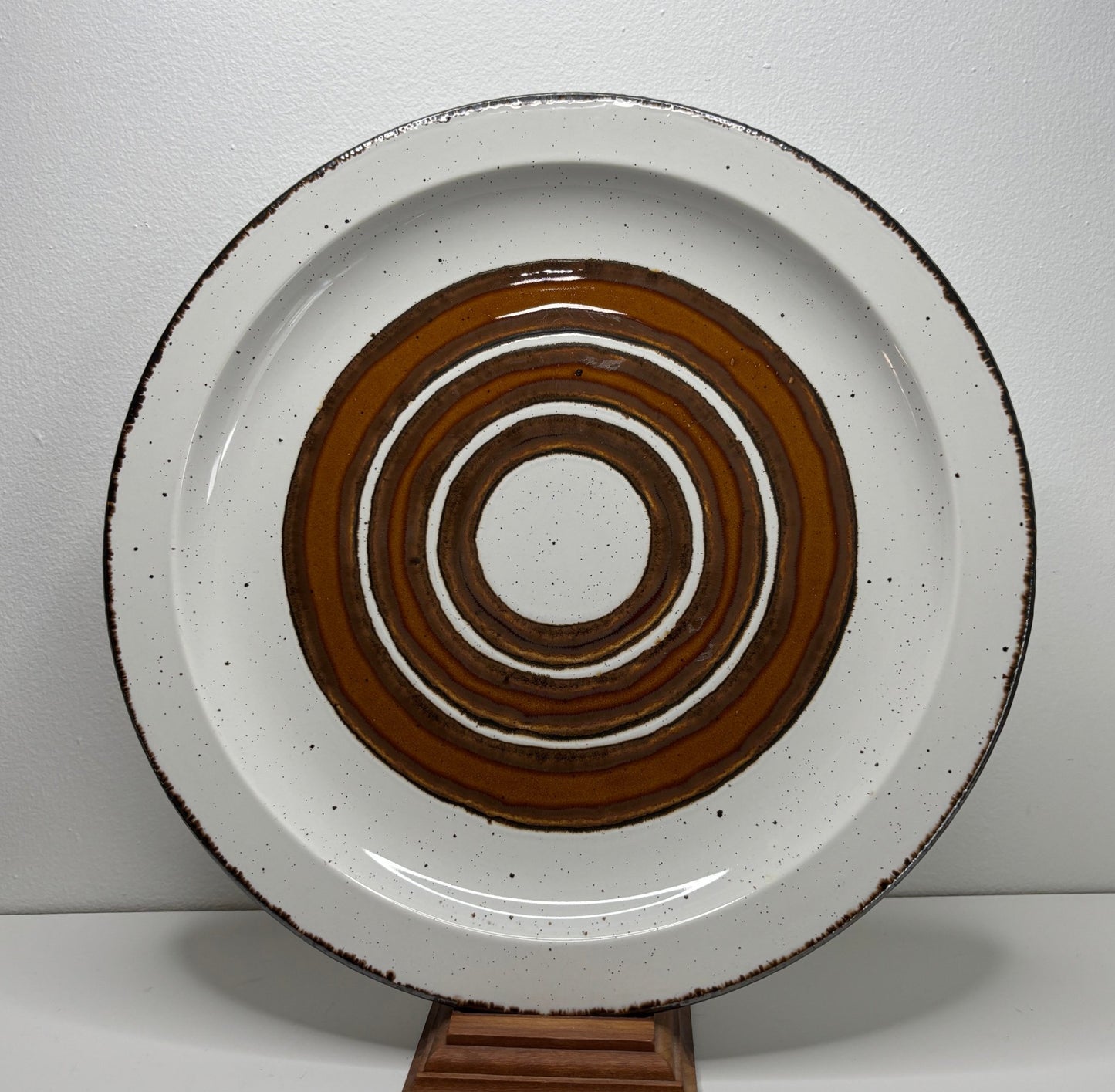 Stonehenge Midwinter Earth Serving Chop Plate