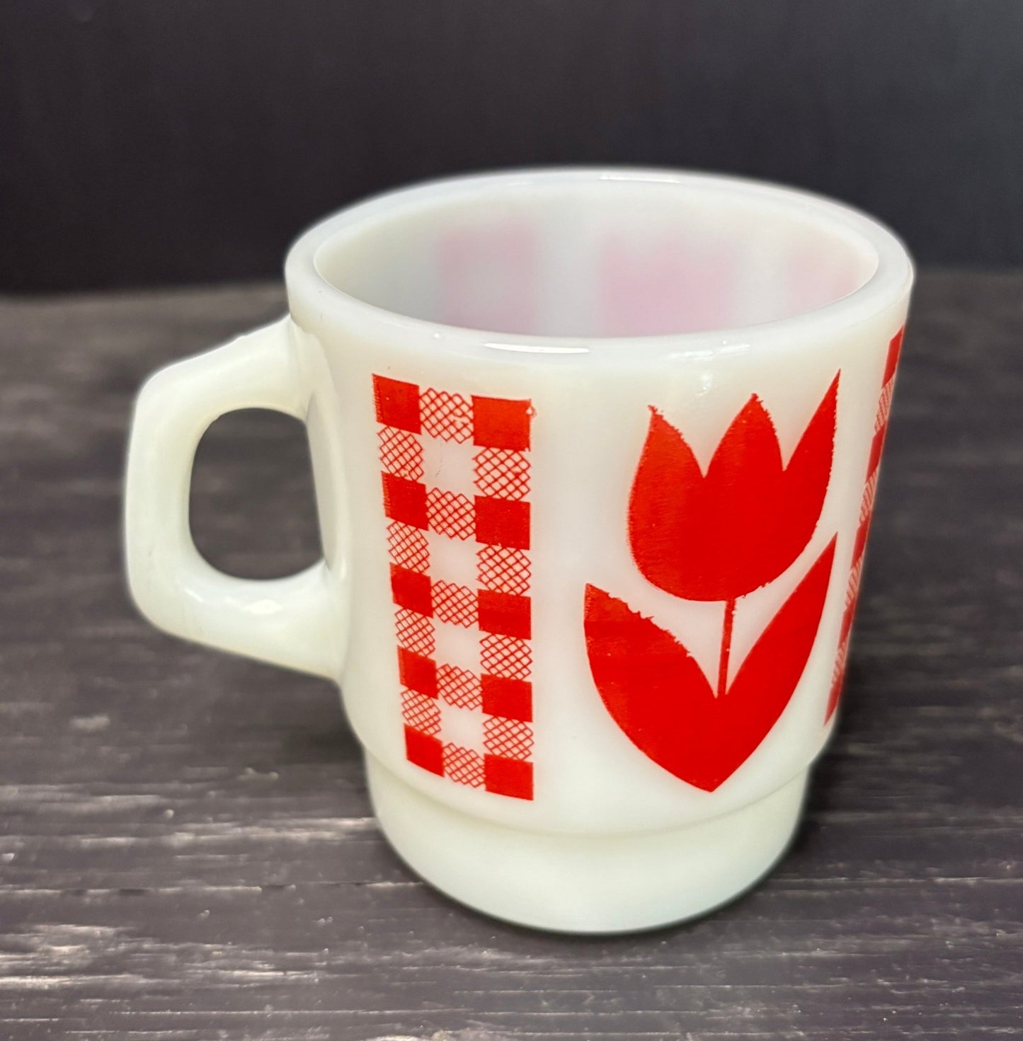 white and red Termocrisa Red Tulip Milk Glass Mug