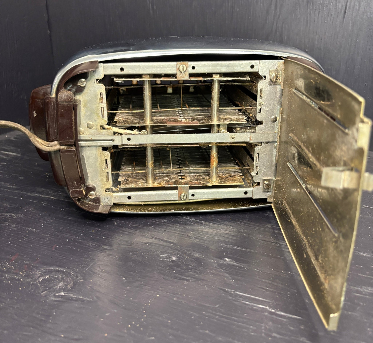 Vintage General Electric Canada Silver Metal Toaster