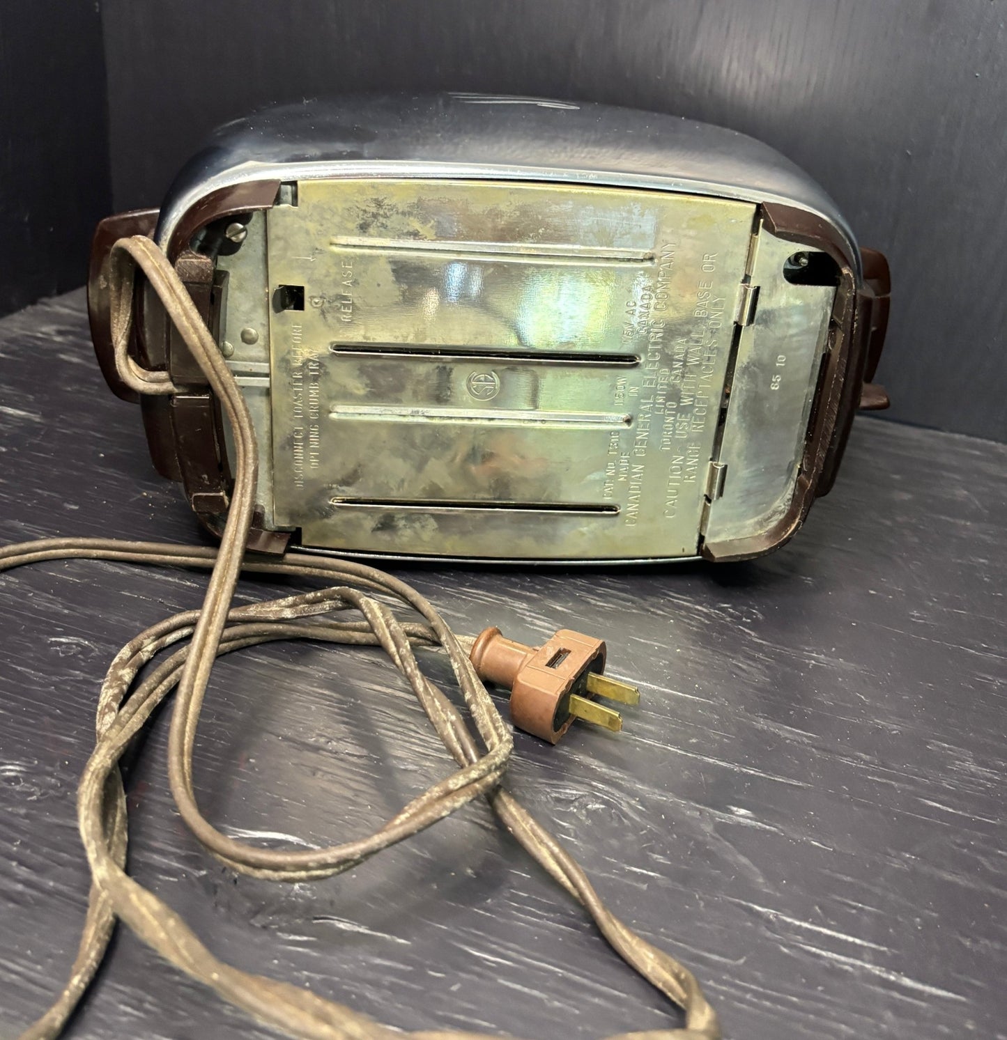 Vintage General Electric Canada Silver Metal Toaster