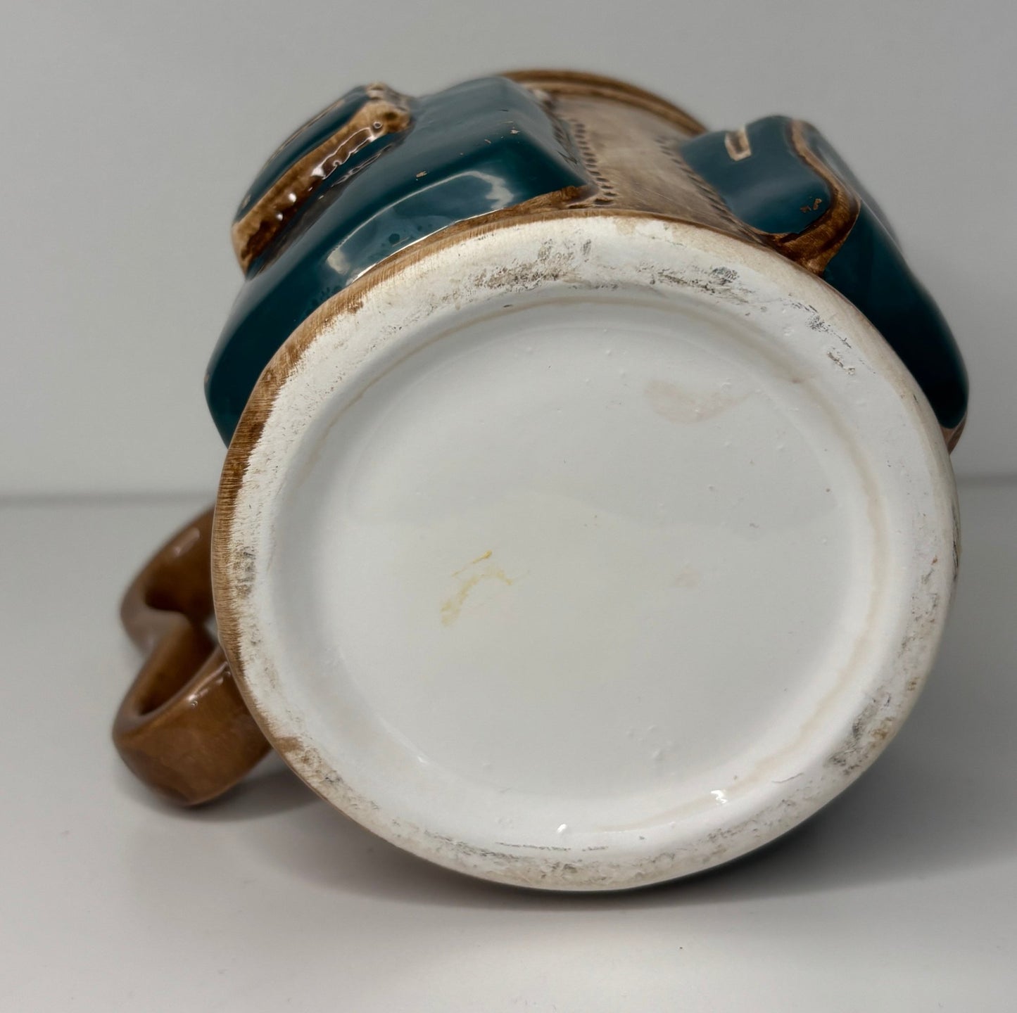 Vintage Golf Bag Embossed Coffee Mug