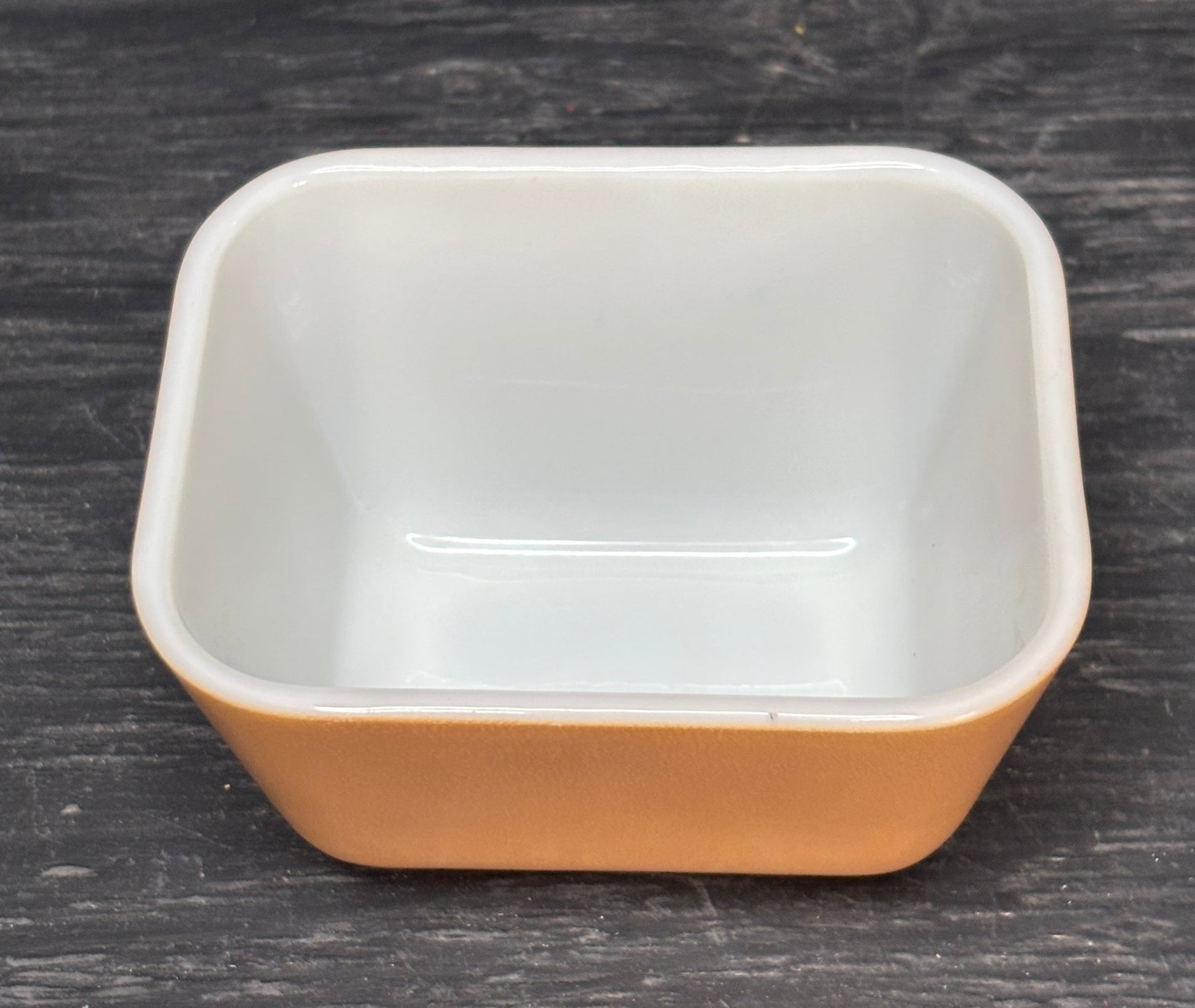 Pyrex Brown Fridgie Dish