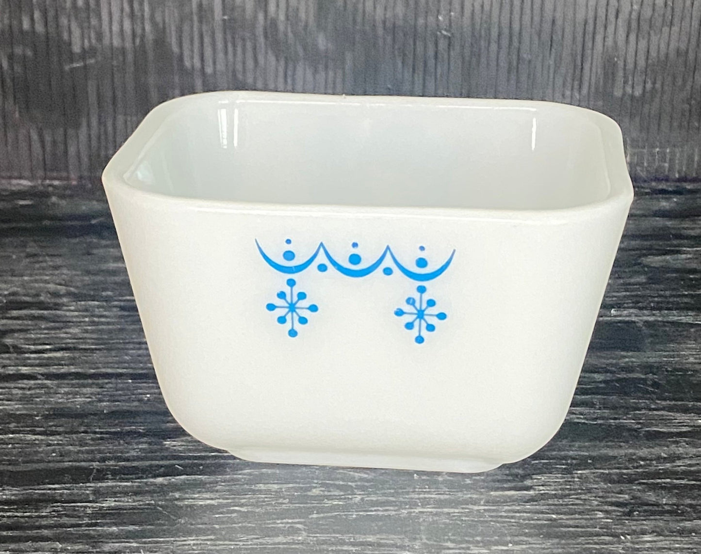Vintage Pyrex Snowflake Fridgie Dish