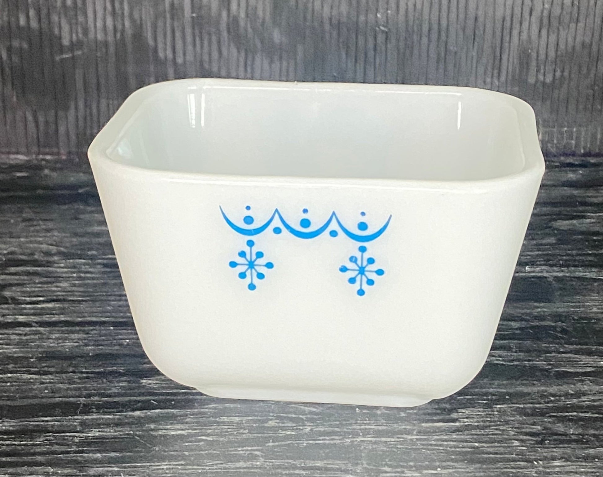 Vintage Pyrex Snowflake Fridgie Dish