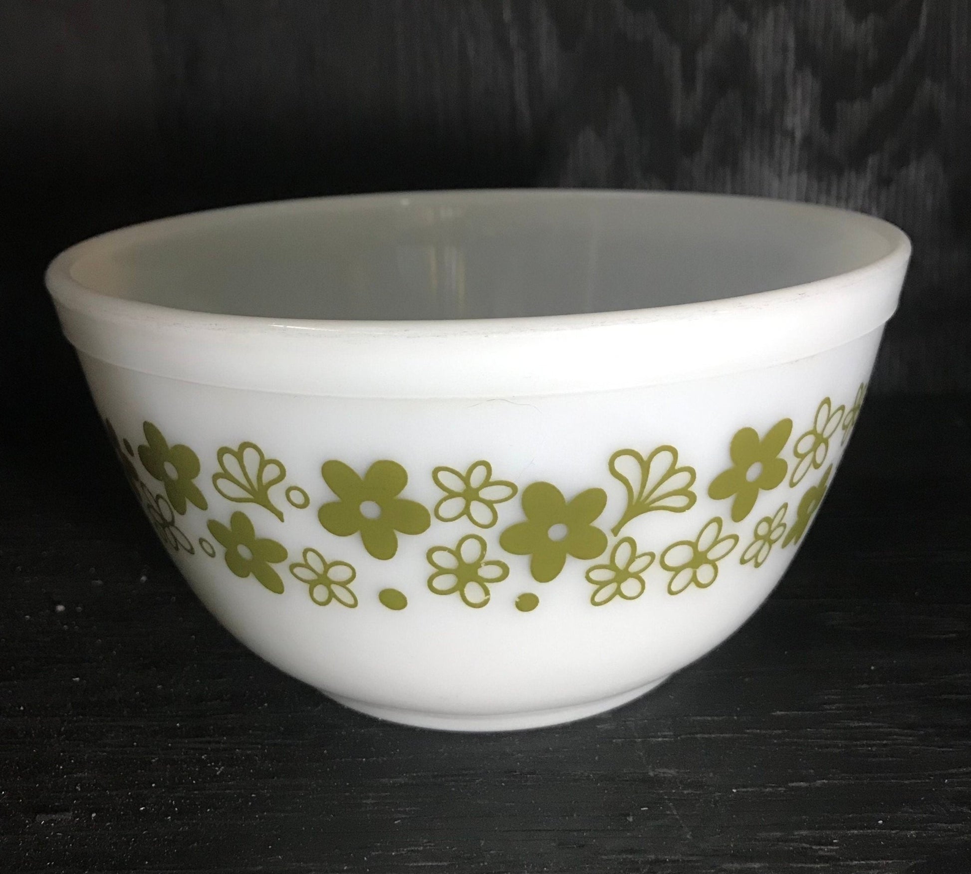 Vintage Pyrex Spring Blossom Crazy Daisy 1.5 Quart Mixing Bowl