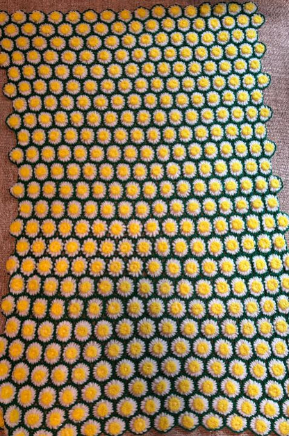 Hand Knit Green and White Daisy Afghan Throw Blanket