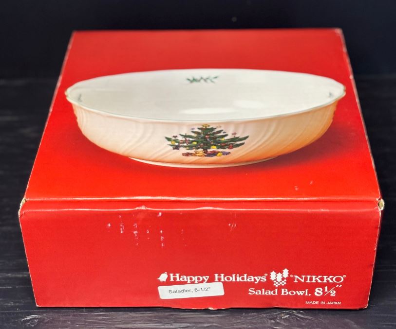 Nikko salad bowl with Christmas tree design on a red box