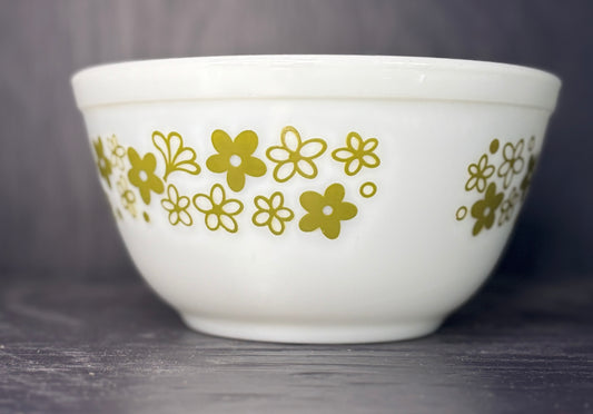 Pyrex Spring Blossom White Crazy Daisy 1.5 Quart Mixing Bowl