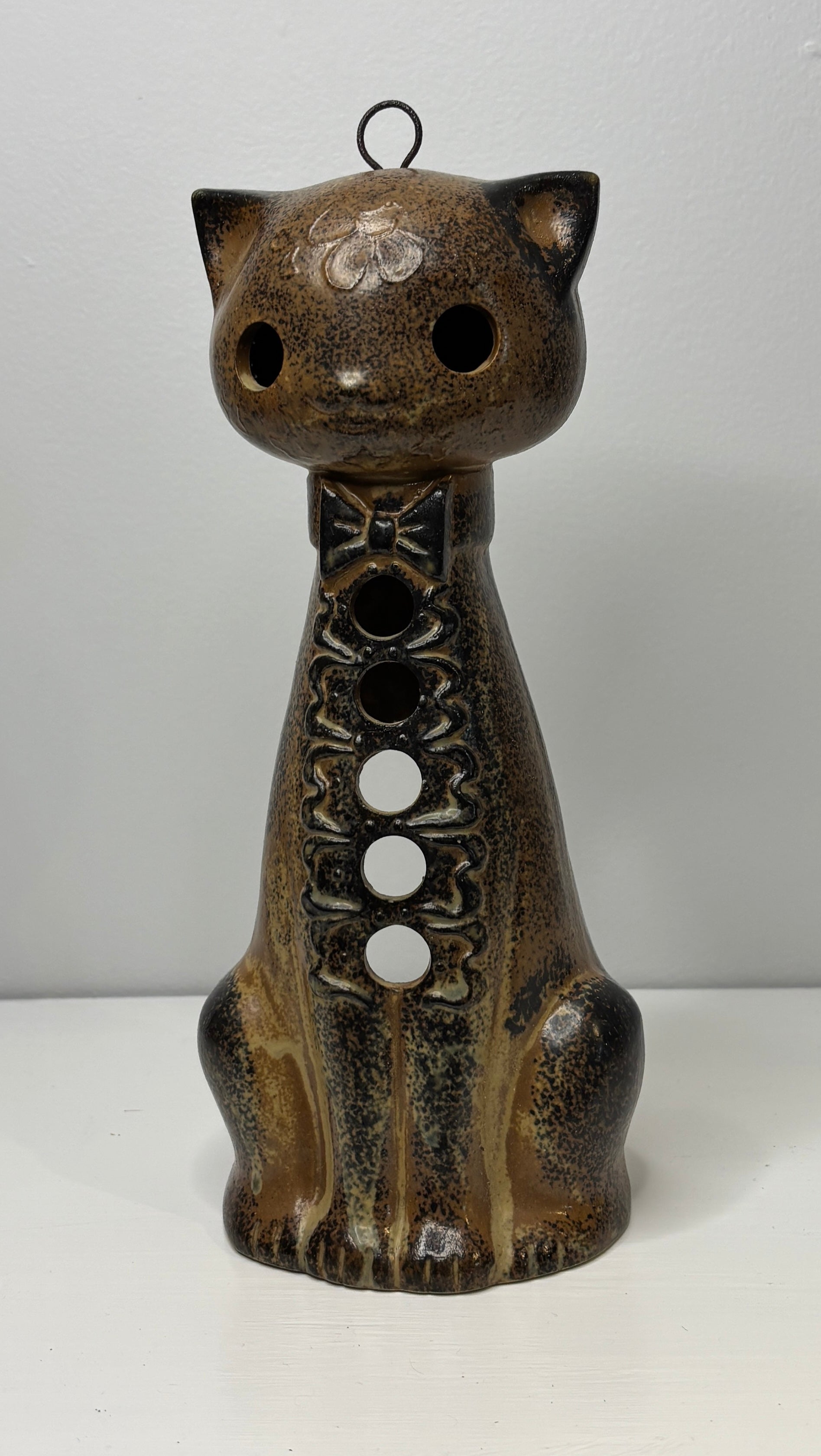 Ceramic cat-shaped incense burner with decorative patterns on a white background