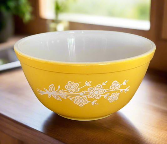 Pyrex Butterfly Gold 1.5 Quart Mixing Bowl