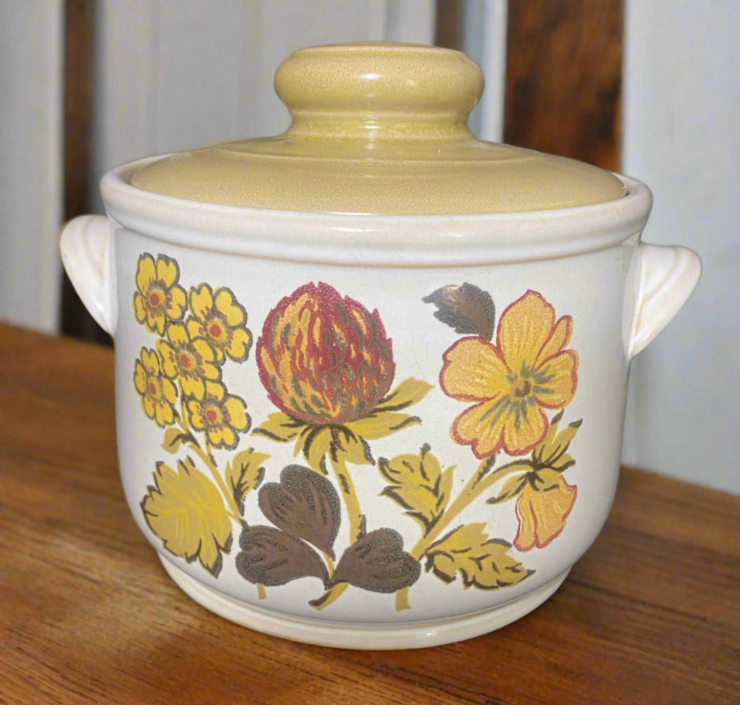 Sadler Clover Covered Bean Pot