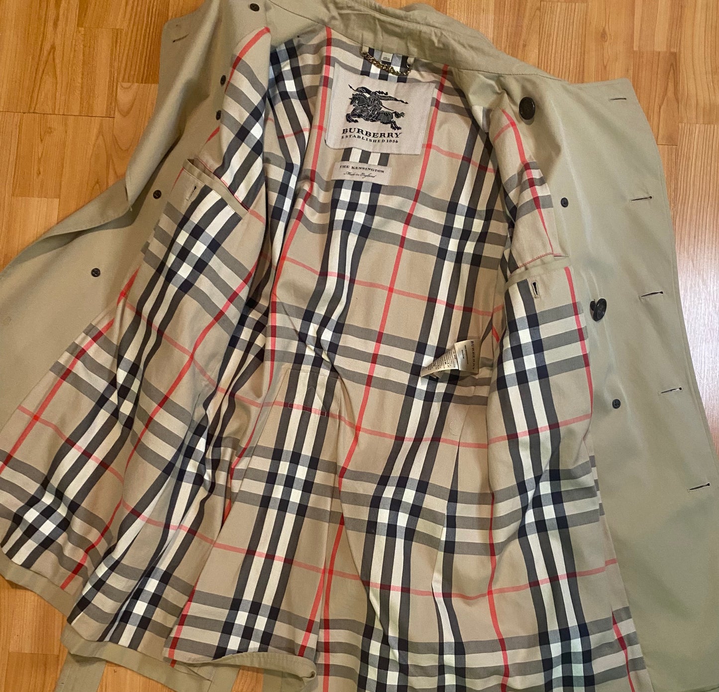 Burberry The Kensington Women’s Trench Coat Medium