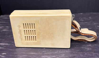 Hitachi TH-621 Vintage Transistor Radio