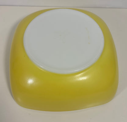 Yellow Pyrex Square 2.5 Quart Casserole Dish