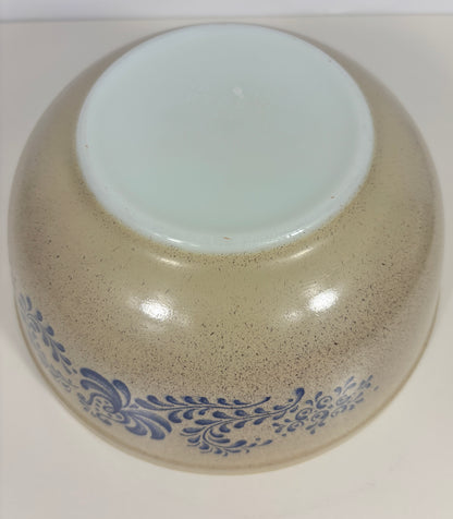Pyrex Homestead 2.5 Quart Nesting Mixing Bowl