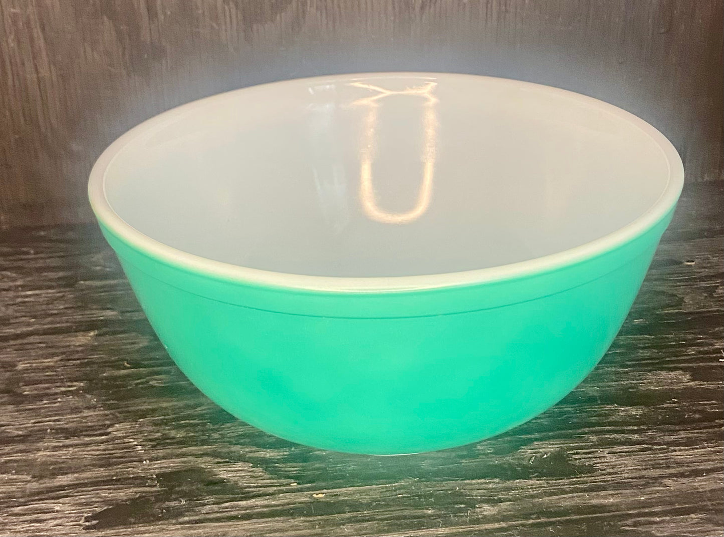 Green Pyrex 2.5 Quart Mixing Bowl