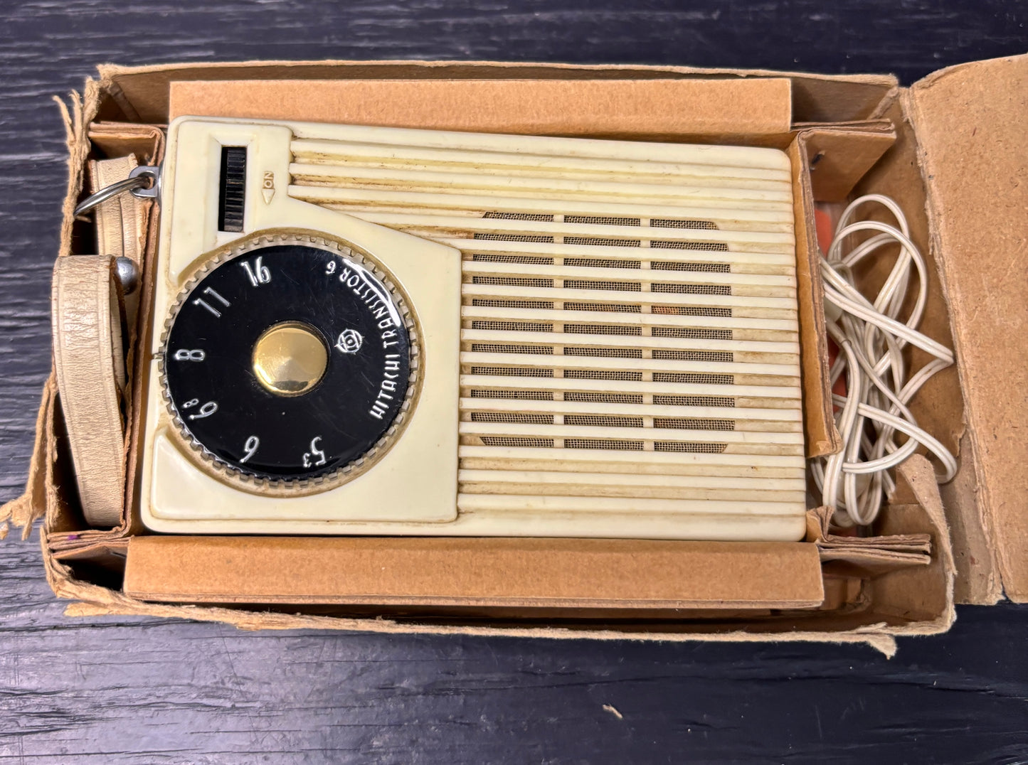 Hitachi TH-621 Vintage Transistor Radio