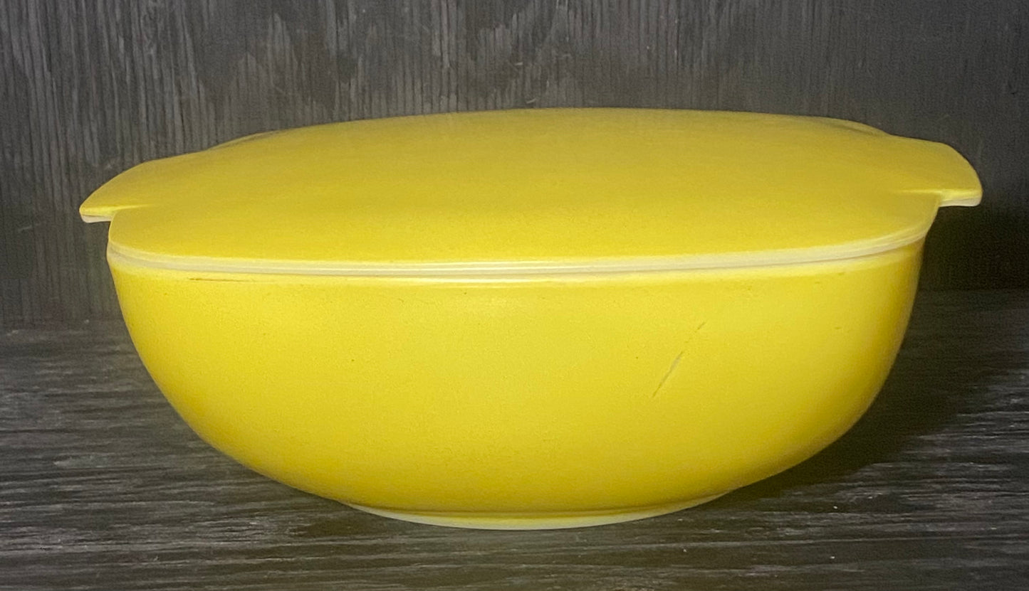 Yellow Pyrex Square 2.5 Quart Casserole Dish