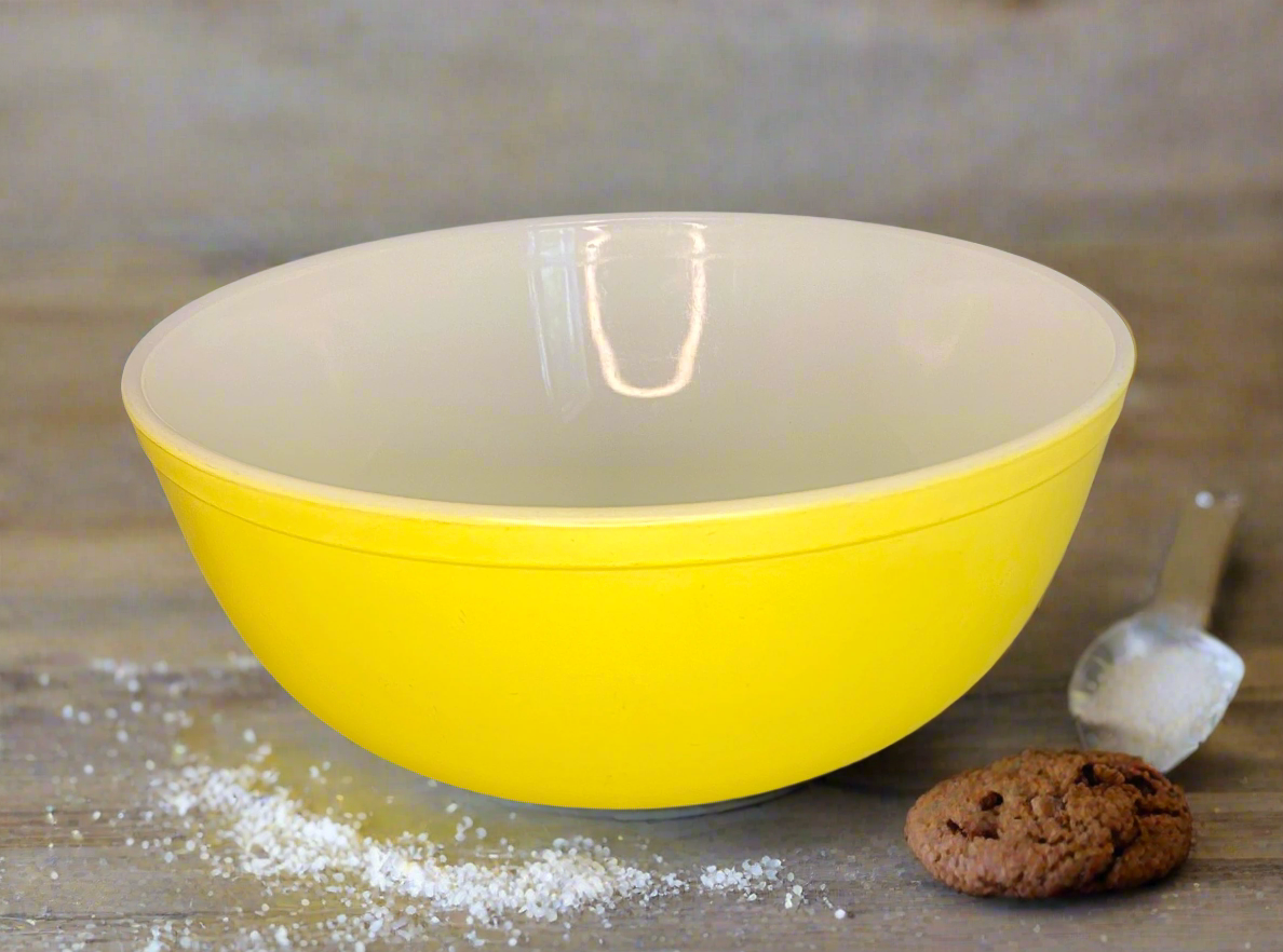 Yellow Pyrex 4 Quart Mixing Bowl 404