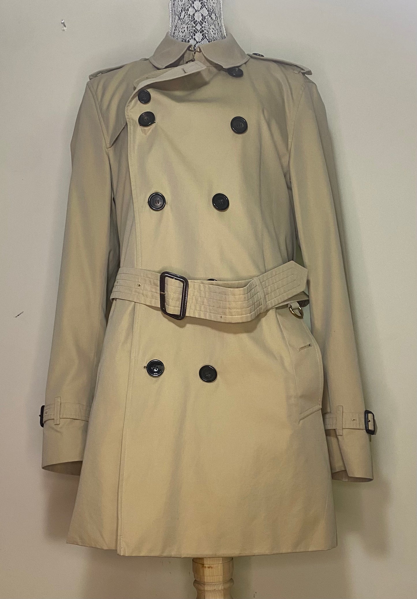 Burberry The Kensington Women’s Trench Coat Medium