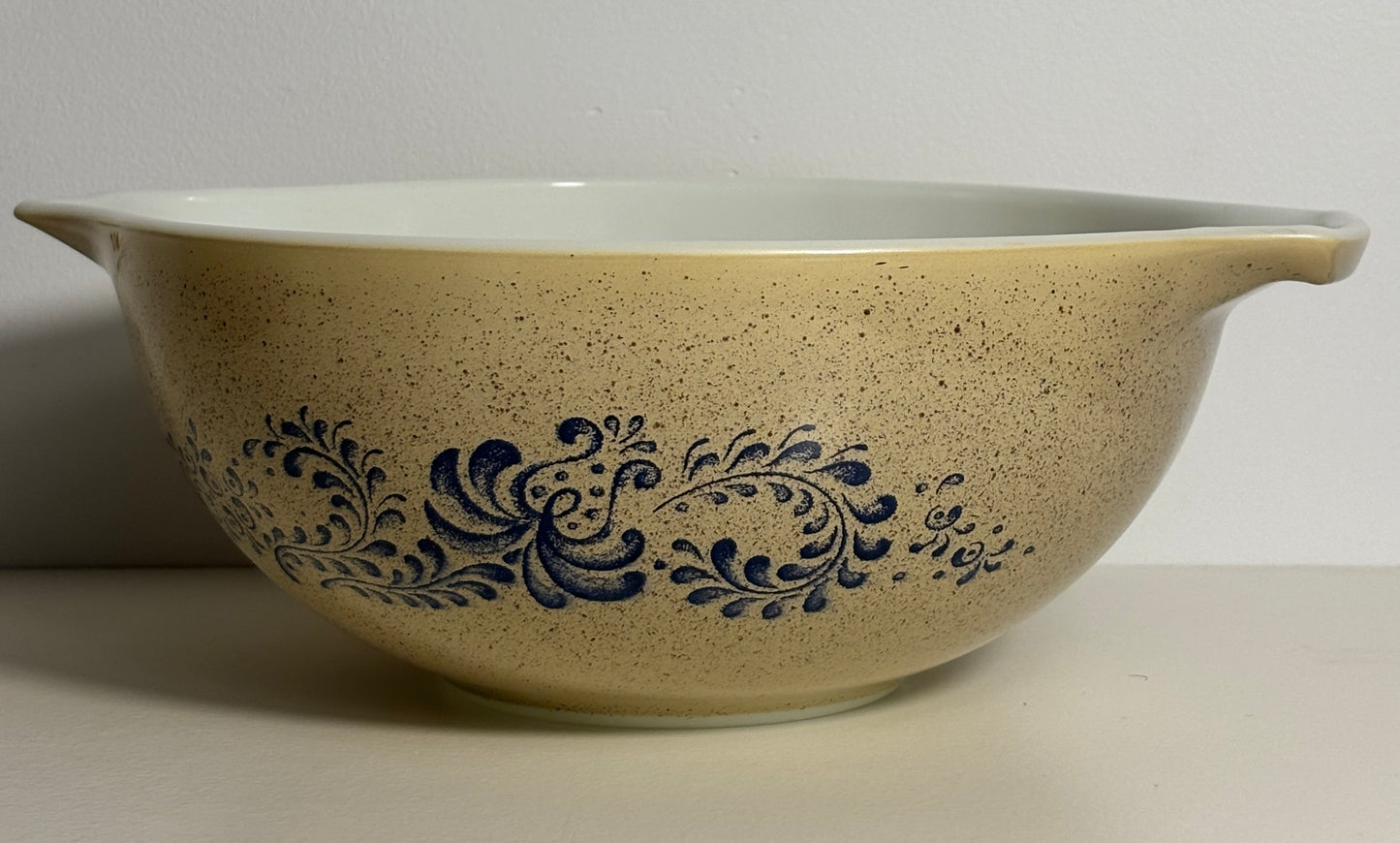 Pyrex Homestead 2.5 Quart Vintage Cinderella Mixing Bowl