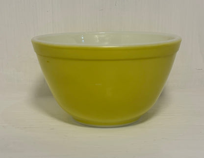 Yellow Pyrex 1.5 Pint Nesting Mixing Bowl