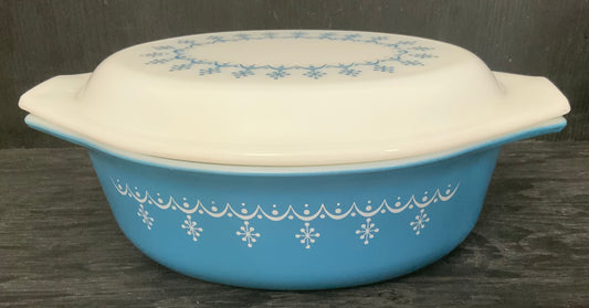 Pyrex 043 Snowflake 1.5 Pint Casserole Dish