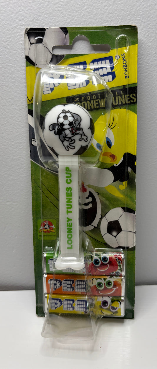 Looney Tunes Cup Bugs Bunny Soccer Pez Dispenser