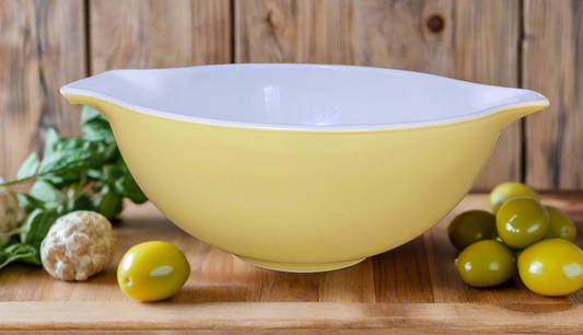 Yellow Pyrex 2.5 Quart Cinderella Mixing Bowl 443