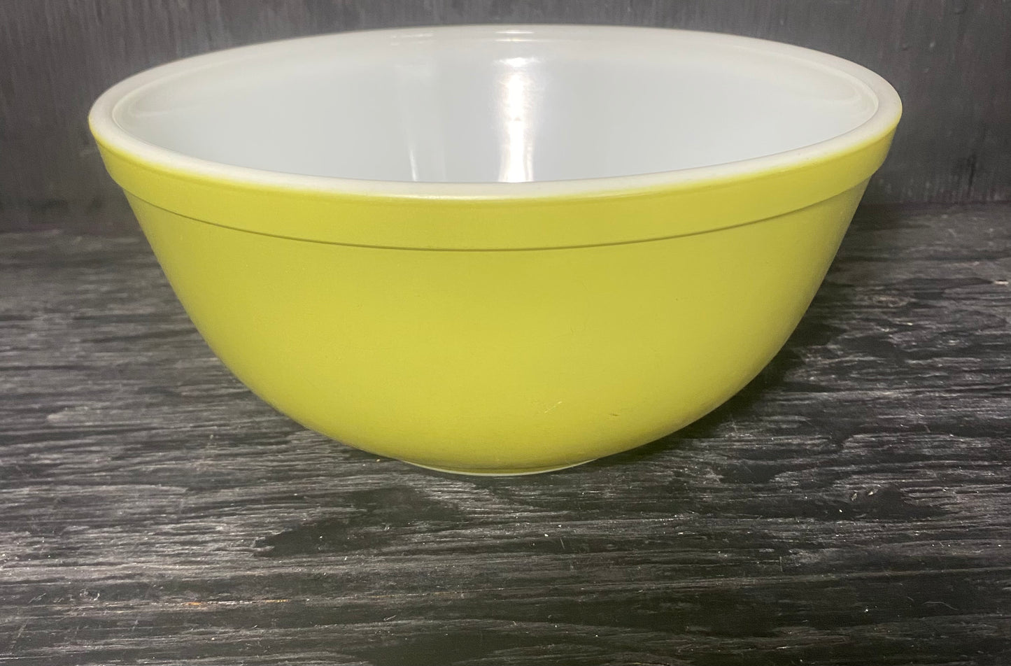 Green Pyrex 2.5 Quart Mixing Bowl