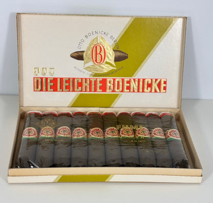 Box of Die Leichte Boenicke cigar handkerchiefs with visible branding on a light gray background