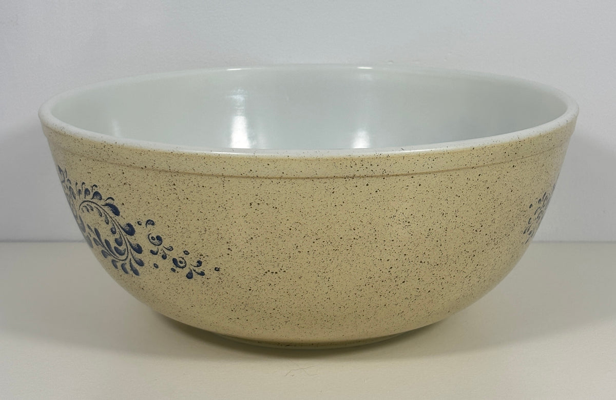 Pyrex Homestead 4 Quart Nesting Mixing Bowl