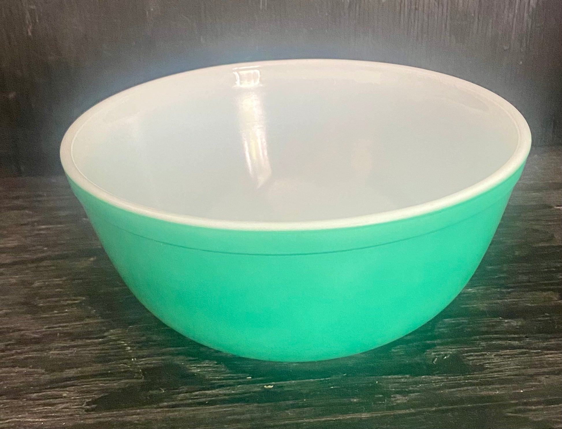 Green Pyrex 2.5 Quart Mixing Bowl