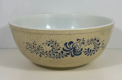Pyrex Homestead 4 Quart Nesting Mixing Bowl