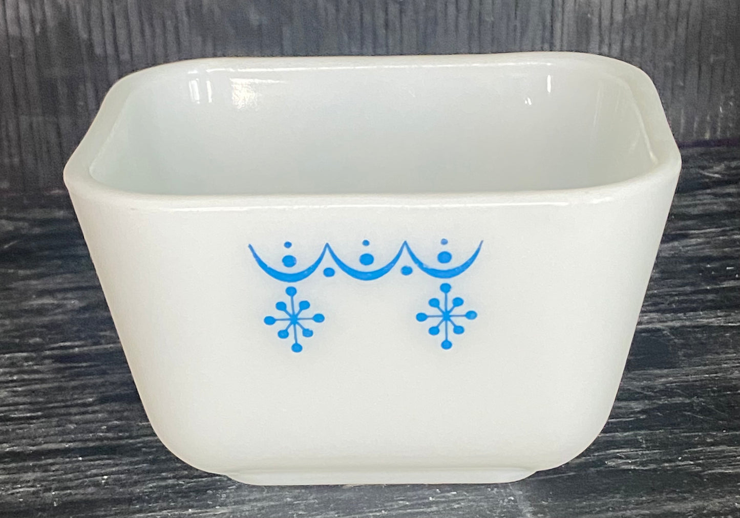 Vintage Pyrex Snowflake 350ml Fridgie Dish Pyrex 501B