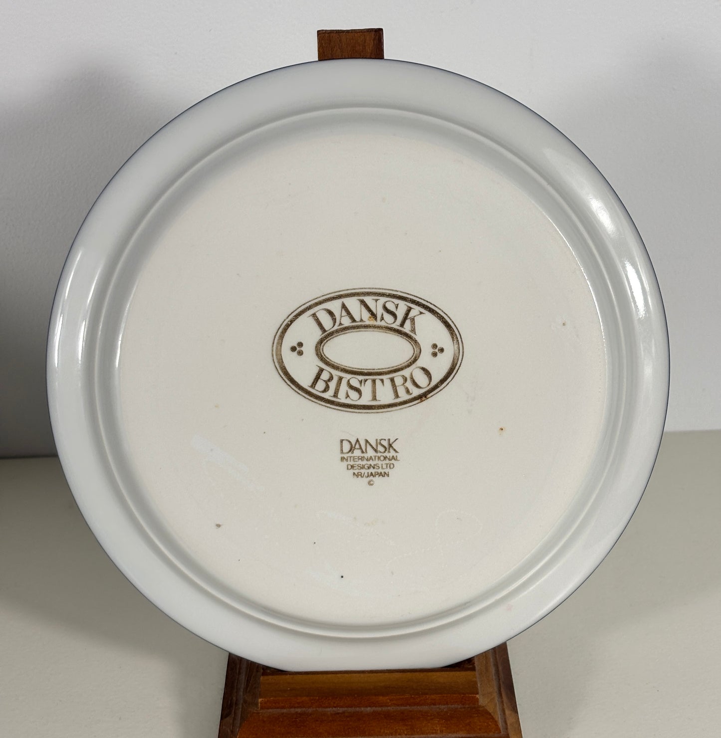 White plate with 'Dansk Bistro' logo on a white background