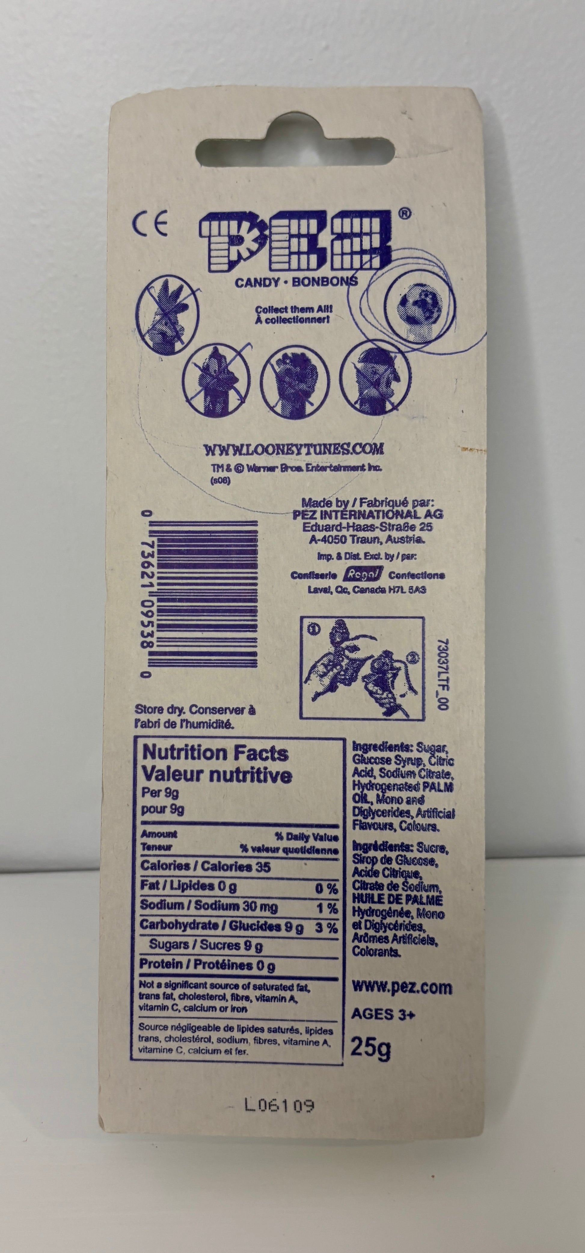 Looney Tunes Cup Bugs Bunny Soccer Pez Dispenser