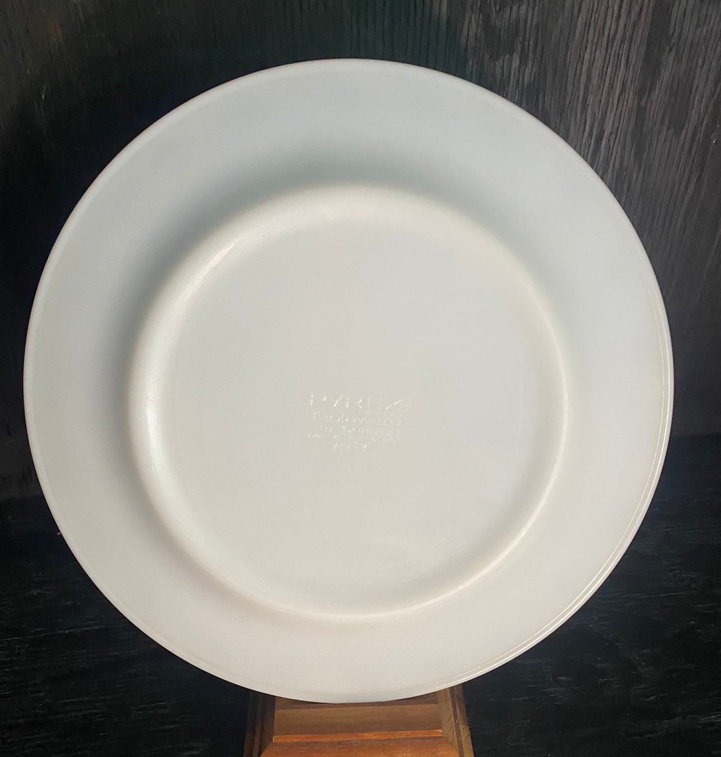 Vintage Pyrex Green Leaf Dinner Plates