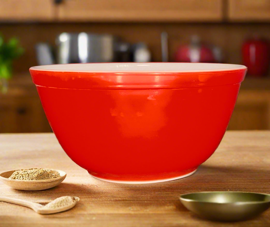 Red Pyrex 1.5 Quart Mixing Bowl