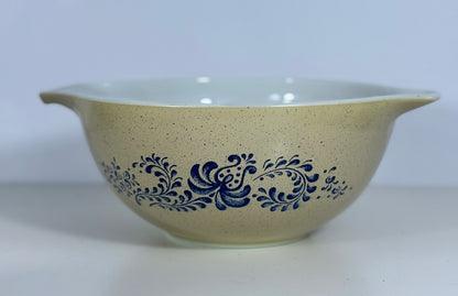 Pyrex Homestead 1.5 Quart Vintage Cinderella Mixing Bowl