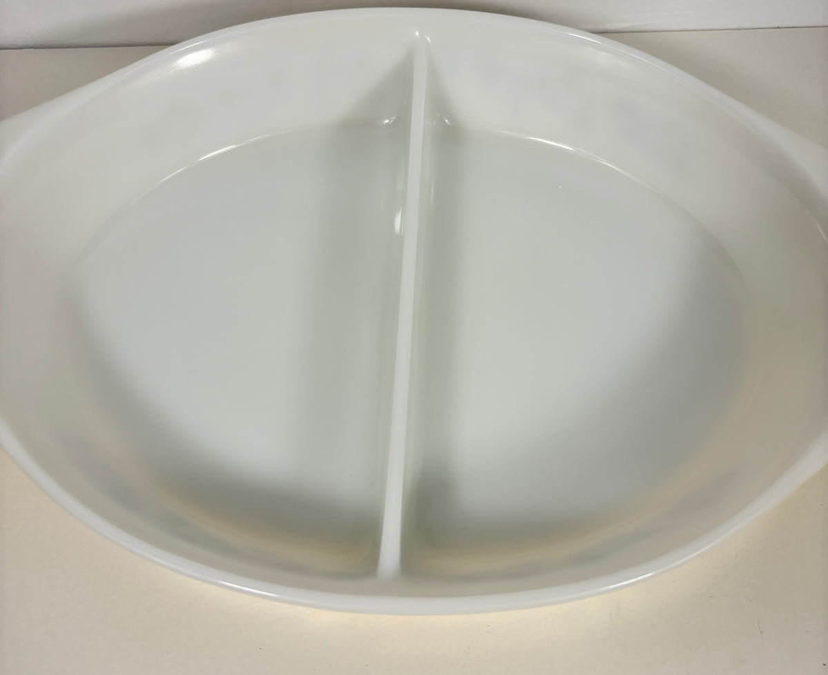 Pyrex Golden Acorn 1.5 Quart Divided Casserole Dish