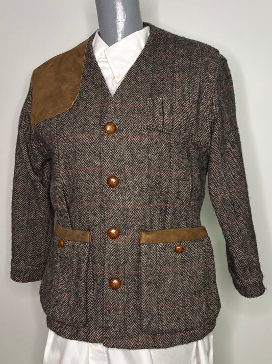 Brown tweed jacket with brown buttons on a mannequin against a white background