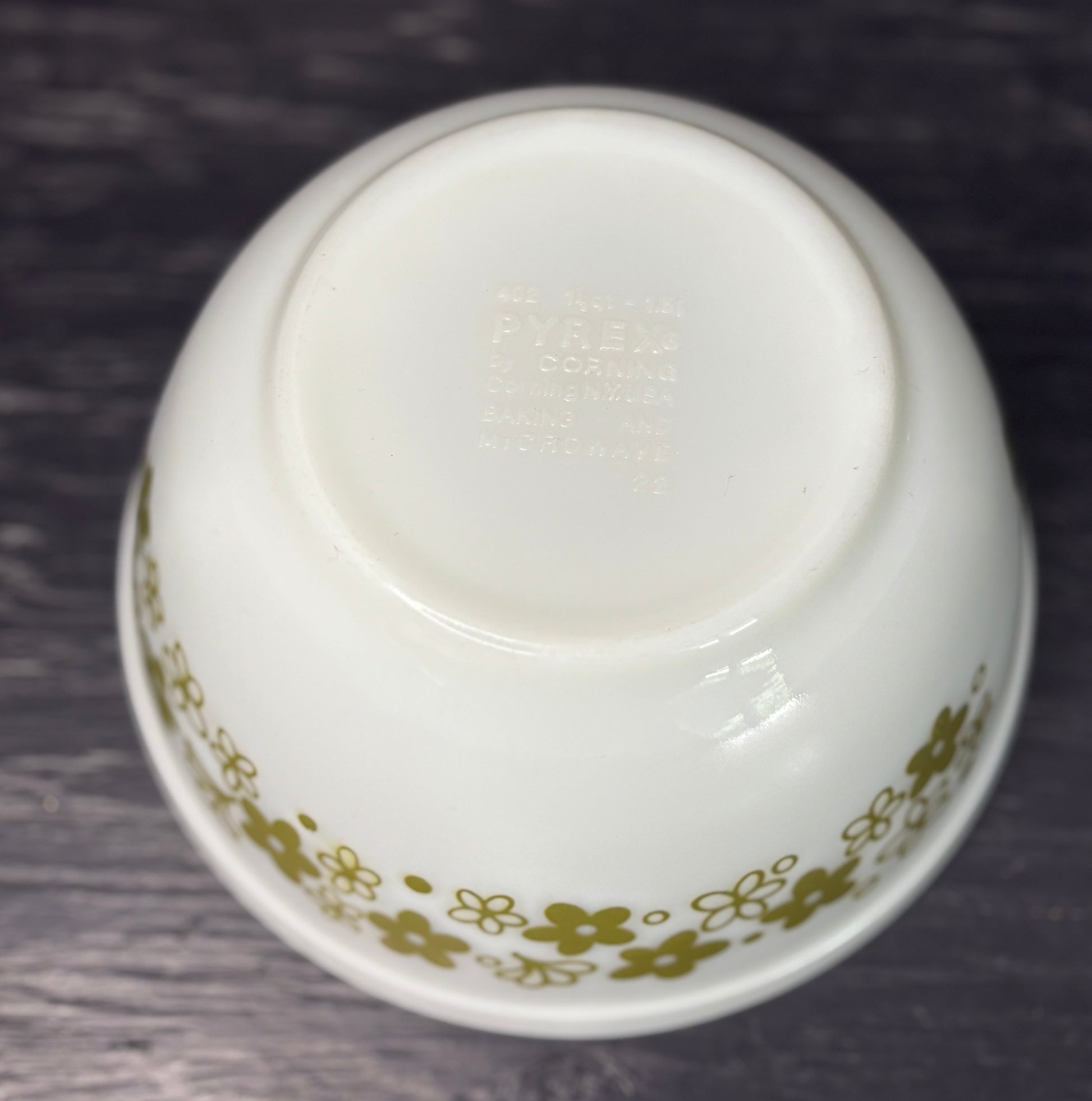 Pyrex Spring Blossom White Crazy Daisy 1.5 Quart Mixing Bowl