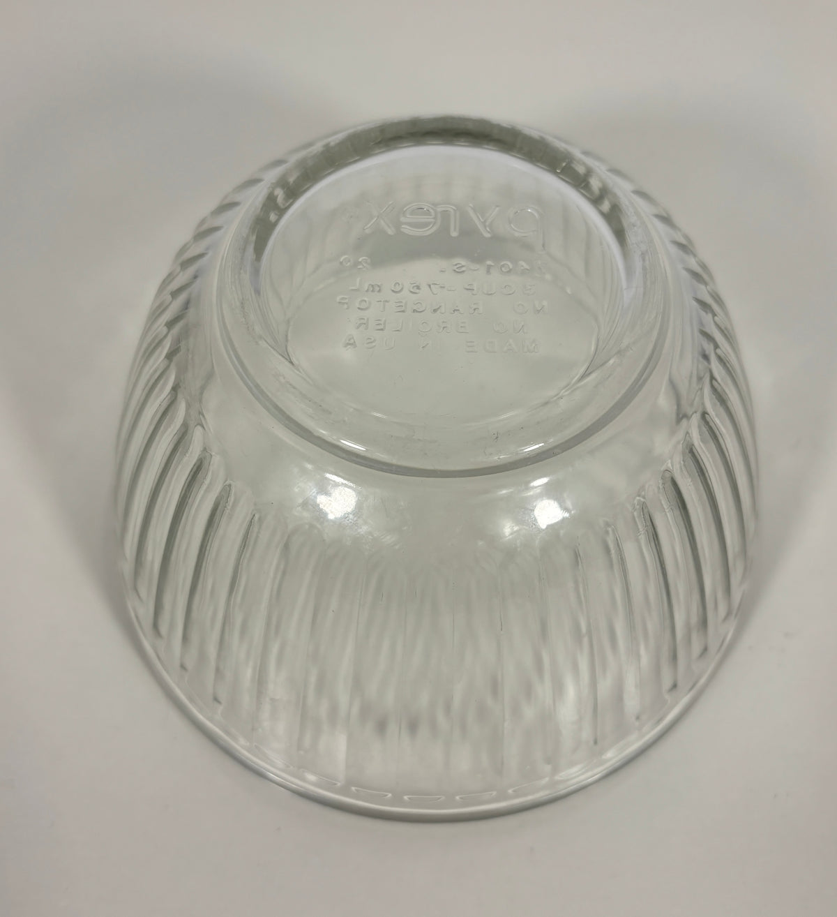 Pyrex 3 Cup 750ml Sculpted Ribbed Mixing Bowl