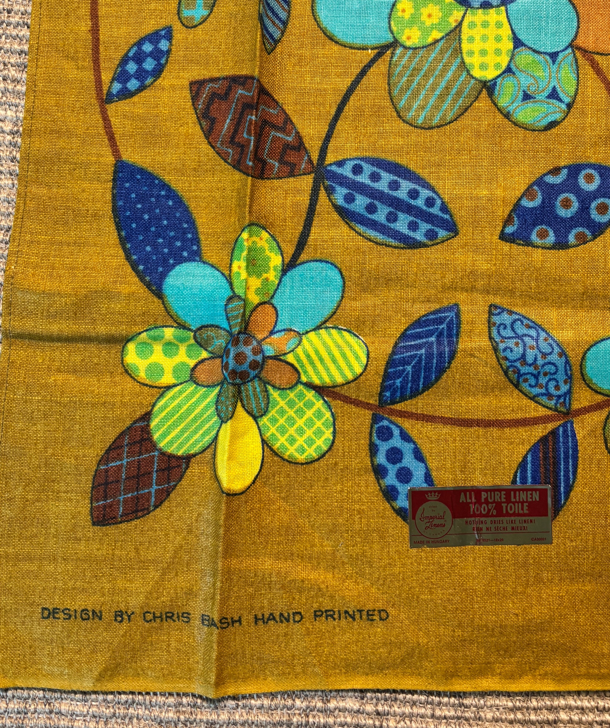 Chris Bash 1960s Retro Flowers Towel