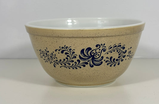 Pyrex Homestead 1.5 Quart Nesting Mixing Bowl