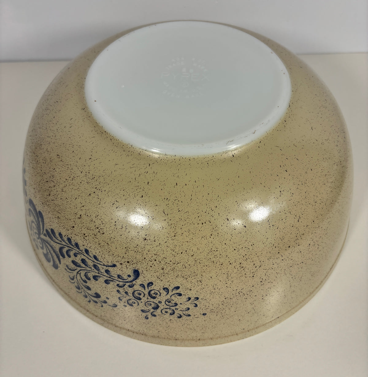 Pyrex Homestead 4 Quart Nesting Mixing Bowl