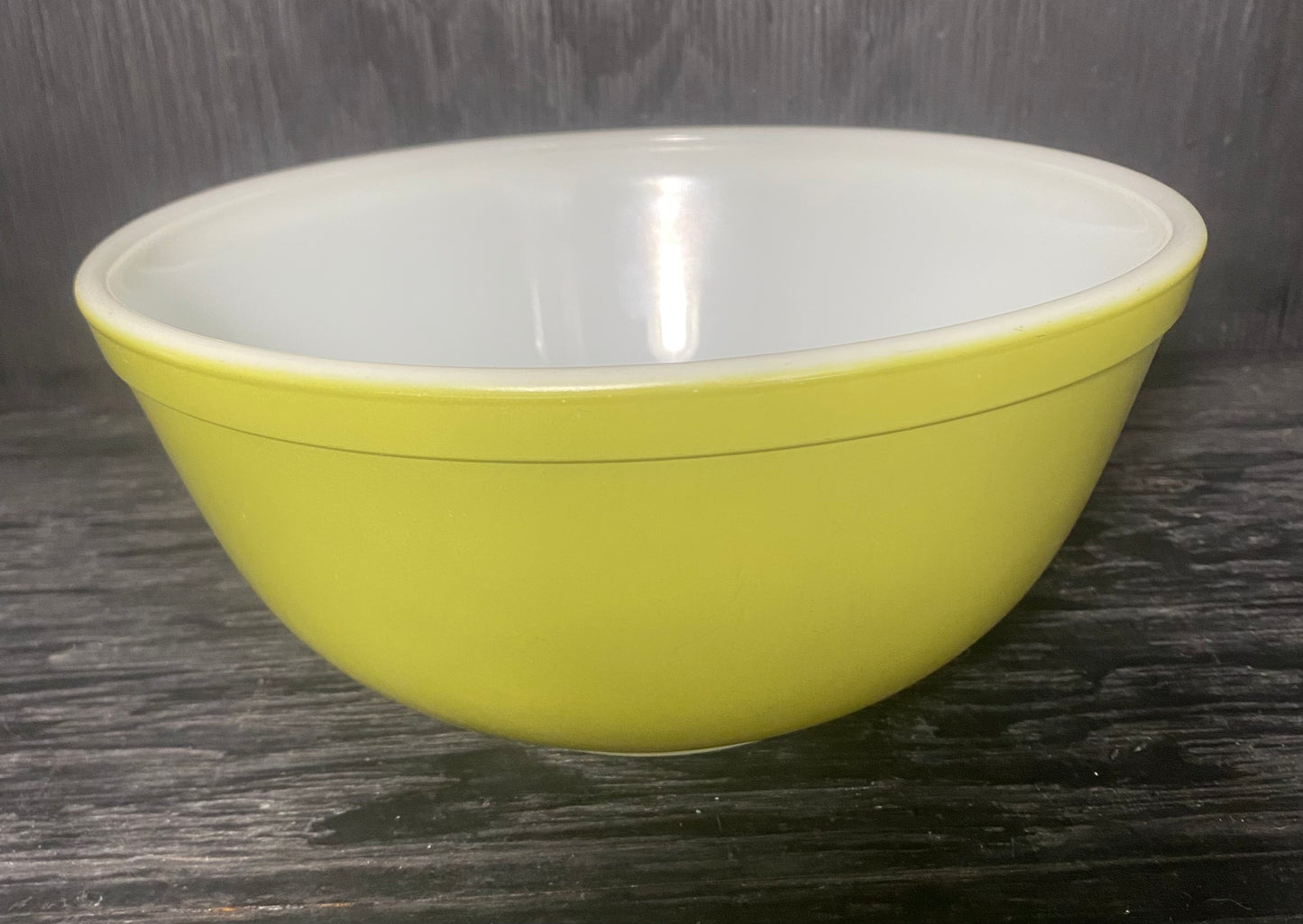 Green Pyrex 2.5 Quart Mixing Bowl