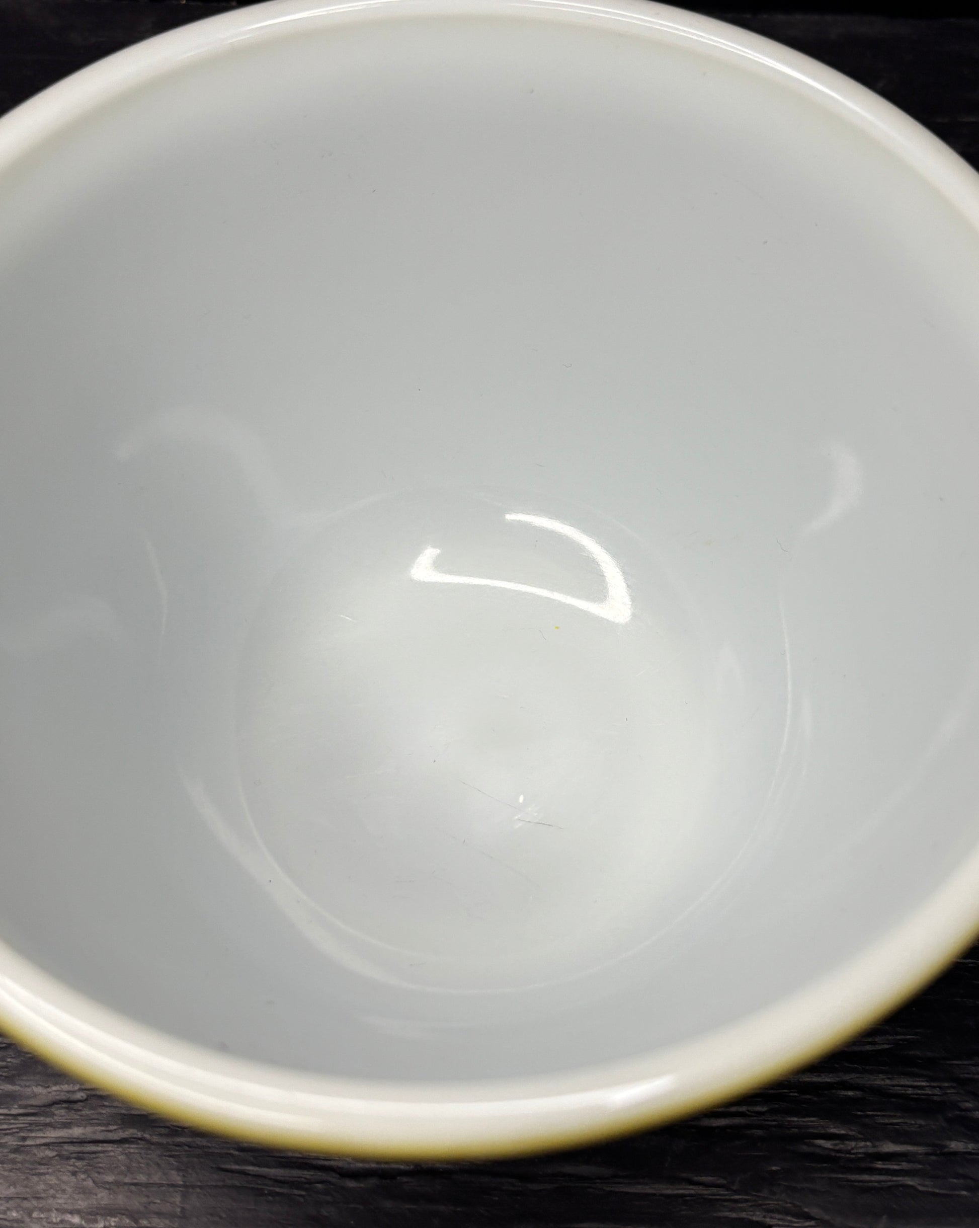 Green Pyrex Spring Blossom Crazy Daisy 1.5 Pint Nesting Mixing Bowl