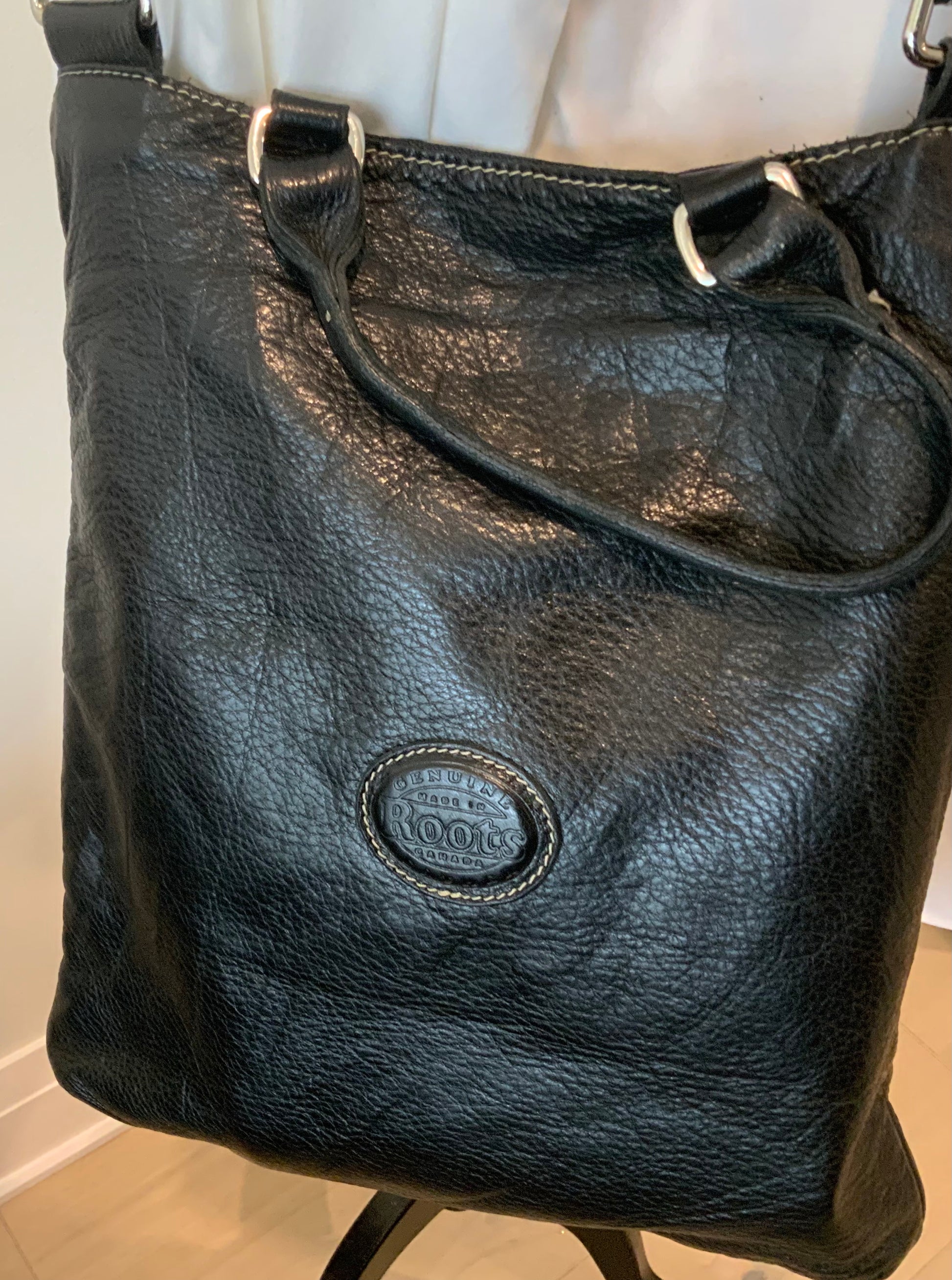 Roots Villager Black Leather Purse